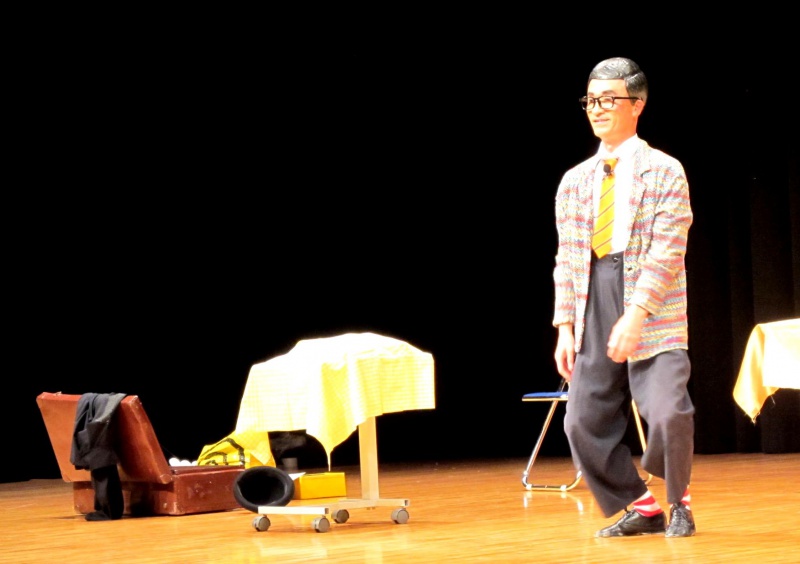 糸の見えない糸操り人形「チャーリー山本」です！みんなの劇場からの特別オファーで来てもらいました。