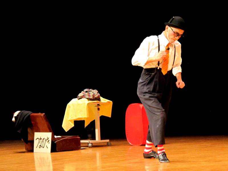 何しているところでしょう？はい、「つなひき」です