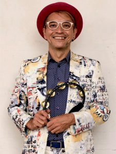 TOY森松 10歳より打楽器を始める。中学・高校と、吹奏楽部に所属。 1991年、ポップスバンド『B#』でSONY RECORDよりデビュー。 アルバム4枚、シングル5枚をリリース。 ライブサポートや年間100曲を越すスタジオワークの他、ワークショップ等、後進の育成にも力を入れている。2007年より活動を再会した『おかげ様ブラザーズ』のメンバーとして活動中。