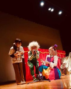 司会の女子大生Cちゃんも子ども時代からカノンちゃんの大ファンです！