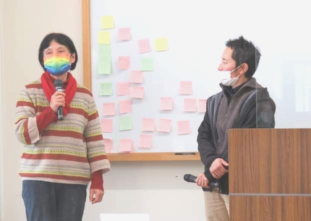 後半はナビゲーターに市場恵子さん(社会心理学講師)を迎え、会場から寄せられた質問に応える形式でトーク。ぎゅっと上手くまとめてくださいました。