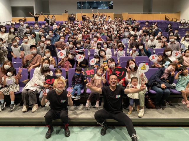 終演後、みんなでハイポーズ！デコうちわも今回初制作！いいね！