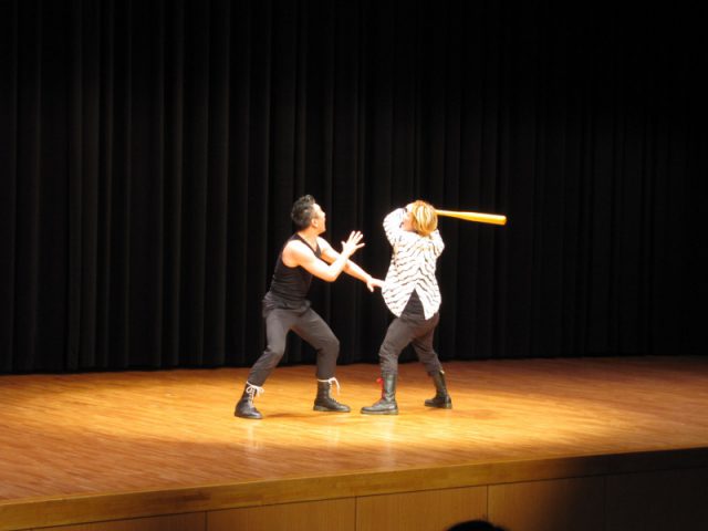 スローモーションを取り入れたマイムアクションに大人も子どもも夢中！