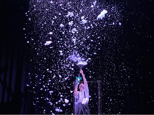 会場に雪が！これもシャボン玉です。真似してみたい！