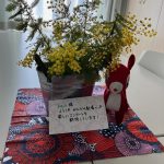 ミモザの花でお迎え