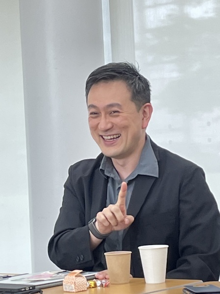 次から次へとビックリなエピソードがとびだすお話上手な智内さん。