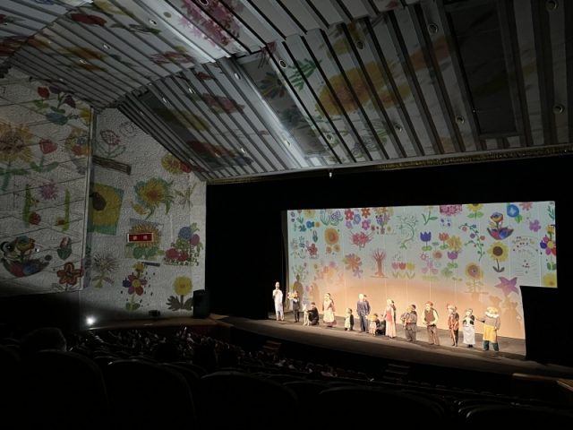 みんなが描いた絵が会場中を飾りファンタジーなオリジナル空間に！