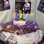 ニューズペーパーが土台のバースデーケーキ