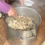 香りたつ自家製キノコご飯